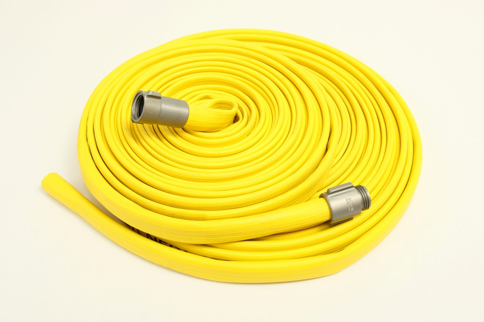 https://rawhidefirehose.com/wp-content/uploads/2015/06/yellow-rubber-covered-fire-hose-coupled-aluminum-uncoupled.jpg